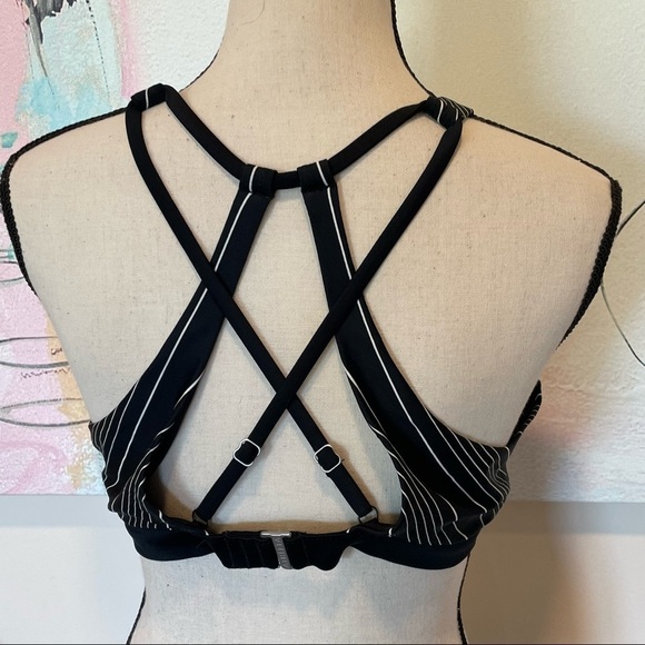 Athleta  Top Chevron High Neck Sports Bra with underwire Black/White Sz 36 B/C - Picture 3 of 7